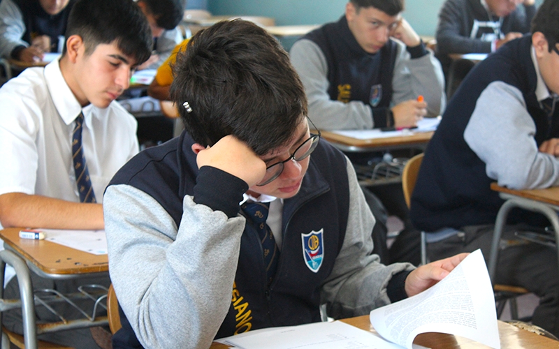 Estudiantes de tercero y cuarto medio rinden su primer ensayo PAES